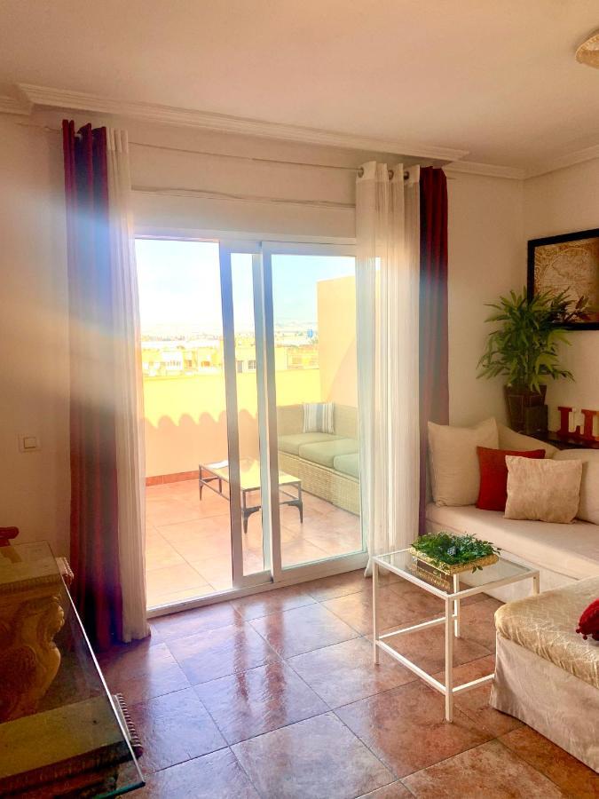 ÁTICO DELUXE entre CENTRO y PLAYA Salinas con TERRAZA, WIFI, PISCINA climatizada, GYM, SAUNA y GARAJE -Smart TV Roquetas de Mar Esterno foto