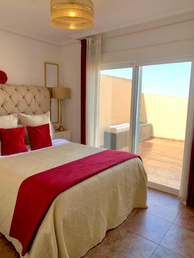 ÁTICO DELUXE entre CENTRO y PLAYA Salinas con TERRAZA, WIFI, PISCINA climatizada, GYM, SAUNA y GARAJE -Smart TV Roquetas de Mar Esterno foto