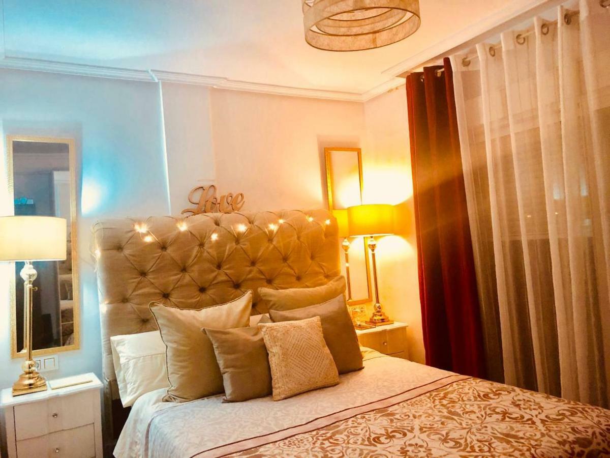 ÁTICO DELUXE entre CENTRO y PLAYA Salinas con TERRAZA, WIFI, PISCINA climatizada, GYM, SAUNA y GARAJE -Smart TV Roquetas de Mar Esterno foto