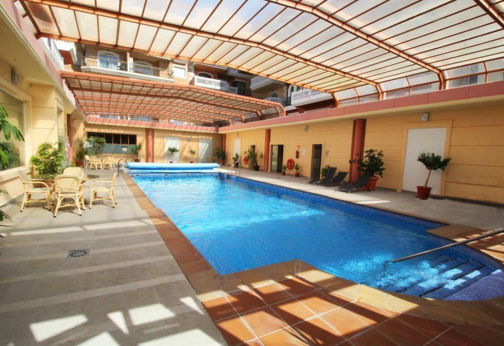 ÁTICO DELUXE entre CENTRO y PLAYA Salinas con TERRAZA, WIFI, PISCINA climatizada, GYM, SAUNA y GARAJE -Smart TV Roquetas de Mar Esterno foto