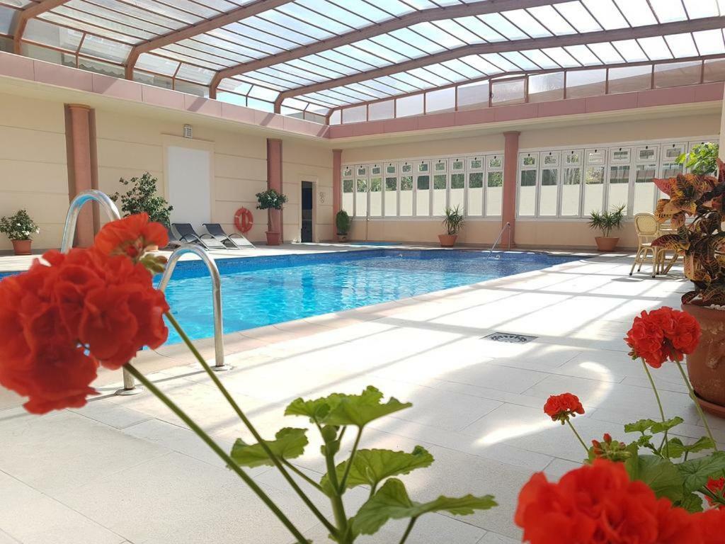 ÁTICO DELUXE entre CENTRO y PLAYA Salinas con TERRAZA, WIFI, PISCINA climatizada, GYM, SAUNA y GARAJE -Smart TV Roquetas de Mar Esterno foto