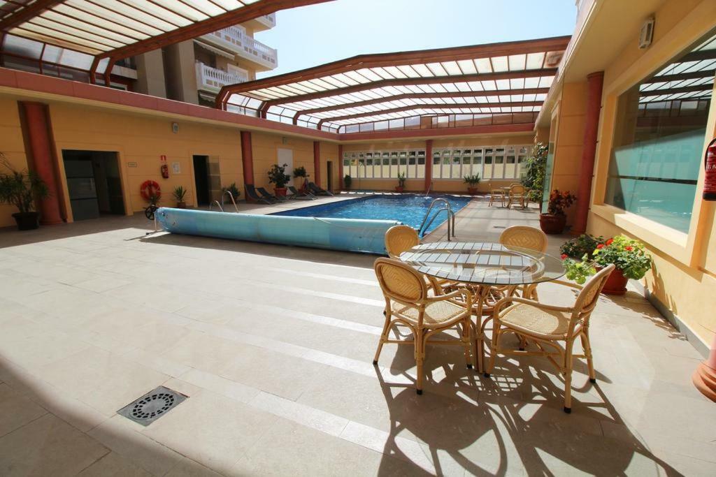 ÁTICO DELUXE entre CENTRO y PLAYA Salinas con TERRAZA, WIFI, PISCINA climatizada, GYM, SAUNA y GARAJE -Smart TV Roquetas de Mar Esterno foto